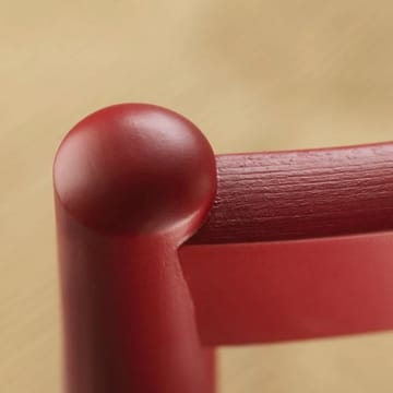 J80 stol - Ruby red bøk-papirstreng - FDB Møbler
