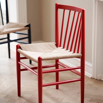 J80 stol - Ruby red bøk-papirstreng - FDB Møbler