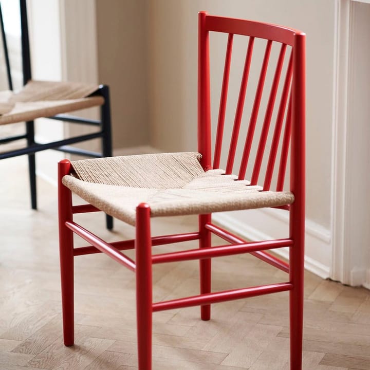 J80 stol, Ruby red bøk-papirstreng FDB Møbler