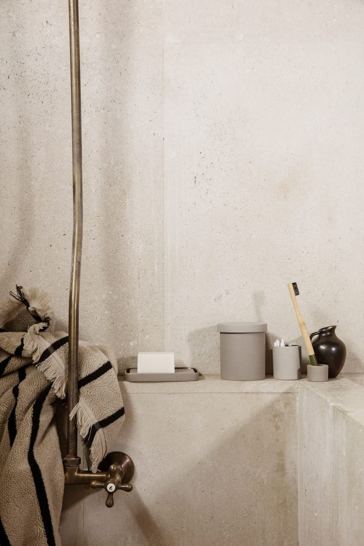 Alee håndkle 70 x 140 cm, Sand-black Ferm Living