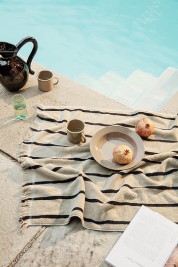 Alee håndkle 70 x 140 cm - Sand-black - Ferm Living