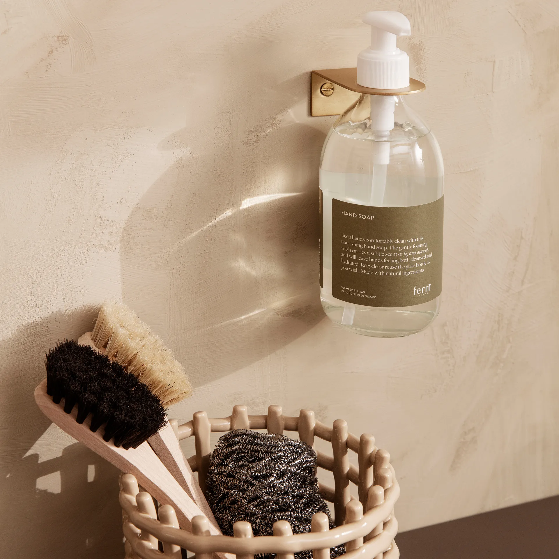 Basho veggknagg, Messing Ferm Living