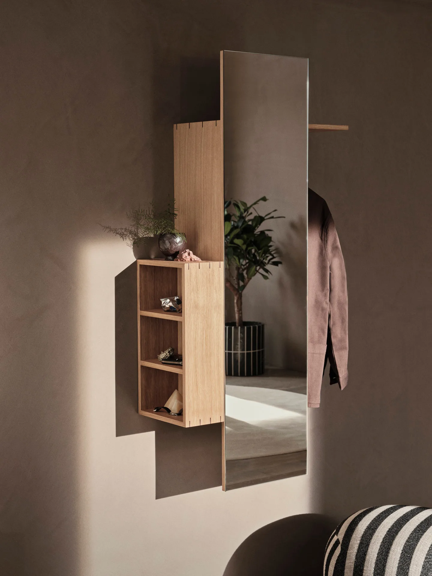 Bon hallway cabinet knaggrekke med speil, Oiled Oak Ferm Living