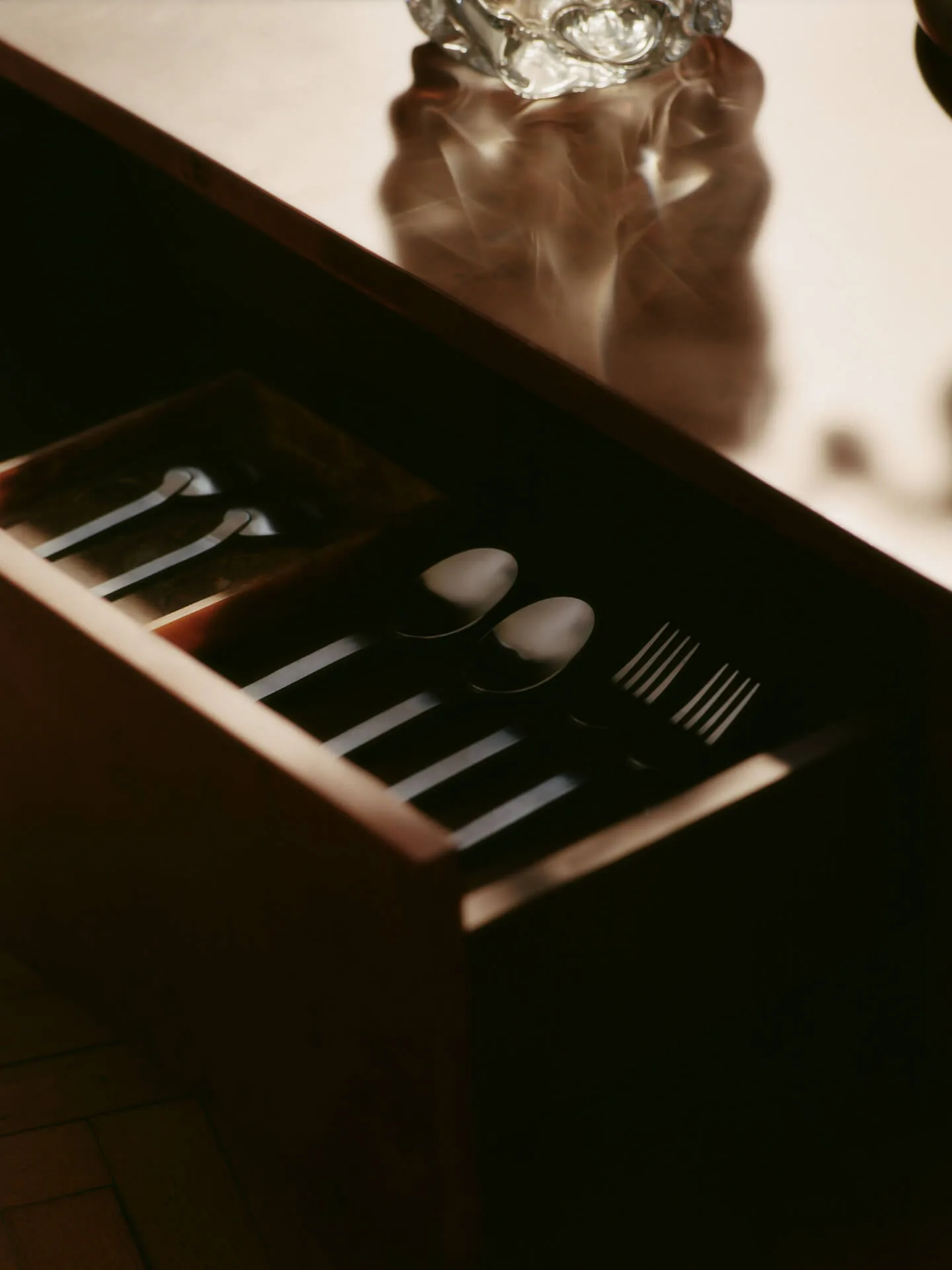 Burl storage salongbord 70x70 cm, Dark stained burl Ferm Living