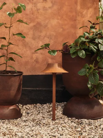 Cortivo utendørs solcellelampe - Rust, Ø18x46 cm - Ferm Living