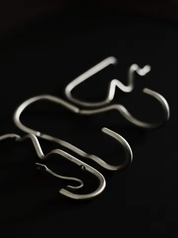 Curvature knagg dobbel - Stainless steel - Ferm Living