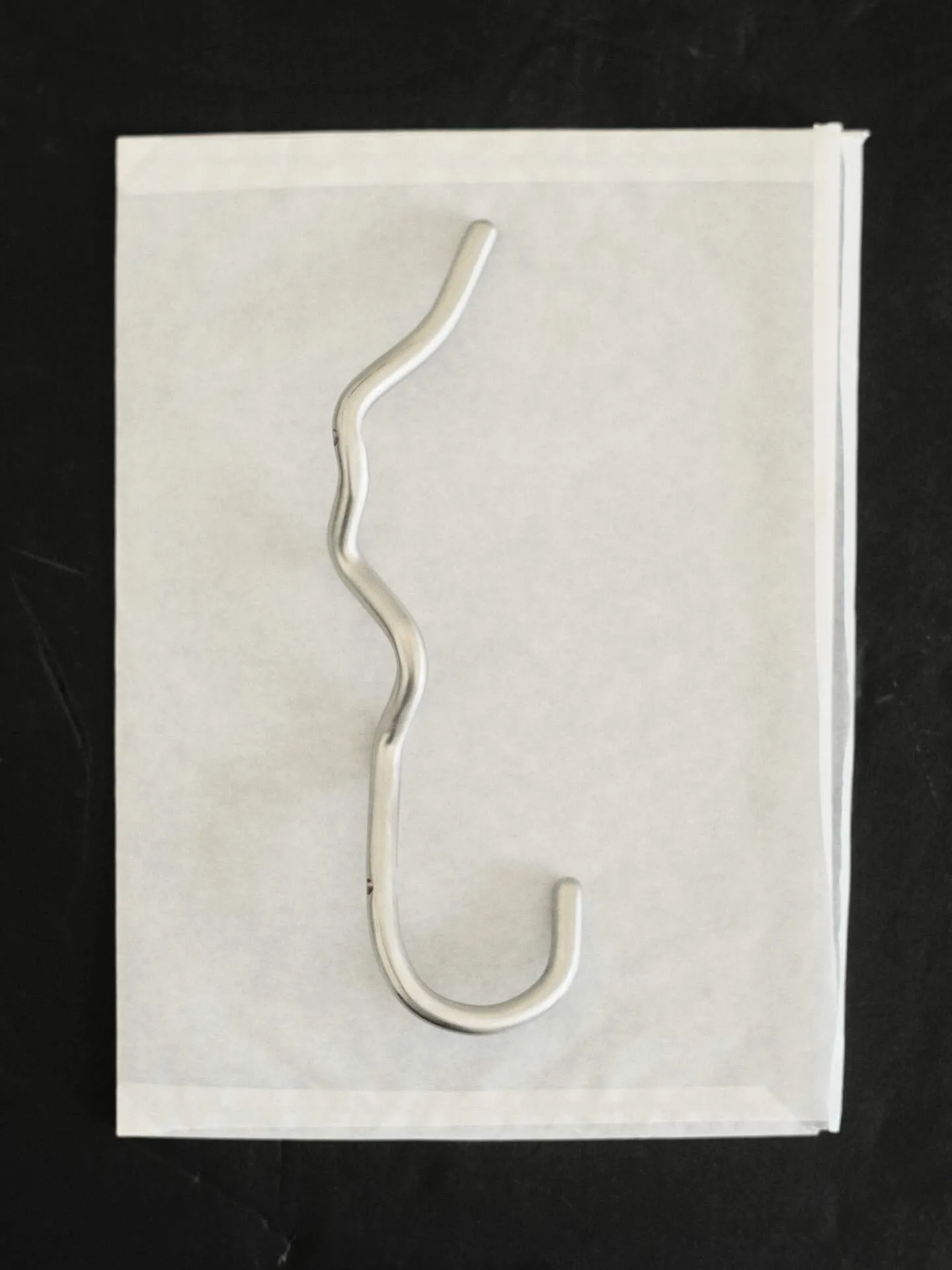 Curvature knagg enkel, Stainless steel Ferm Living