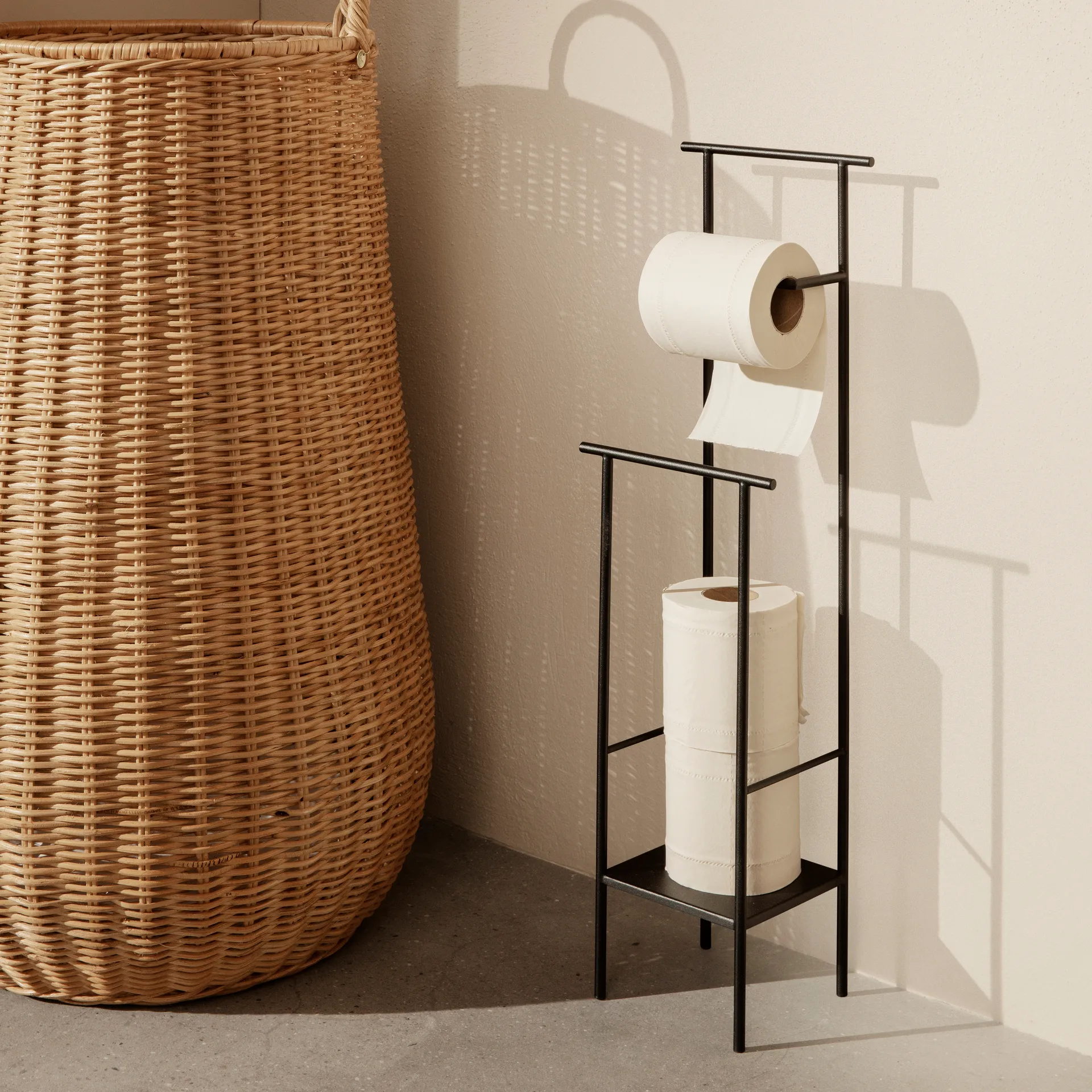 Dora toalettpapirholder, Black Ferm Living