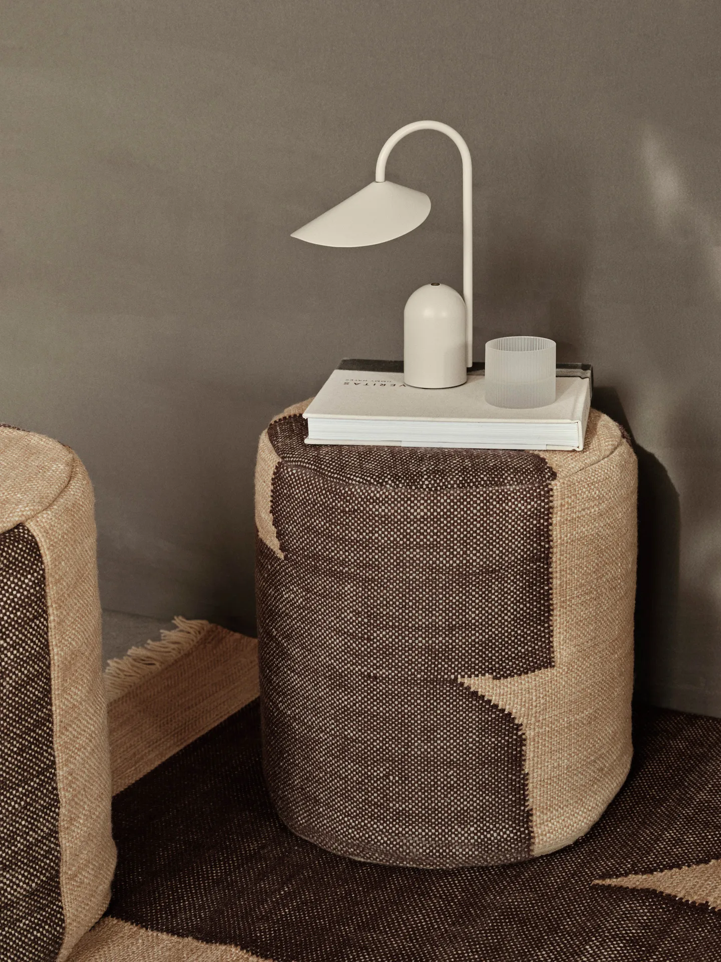 Forene cylinder pouf sittepuff Ø38x42 cm, Tan-Chocolate Ferm Living
