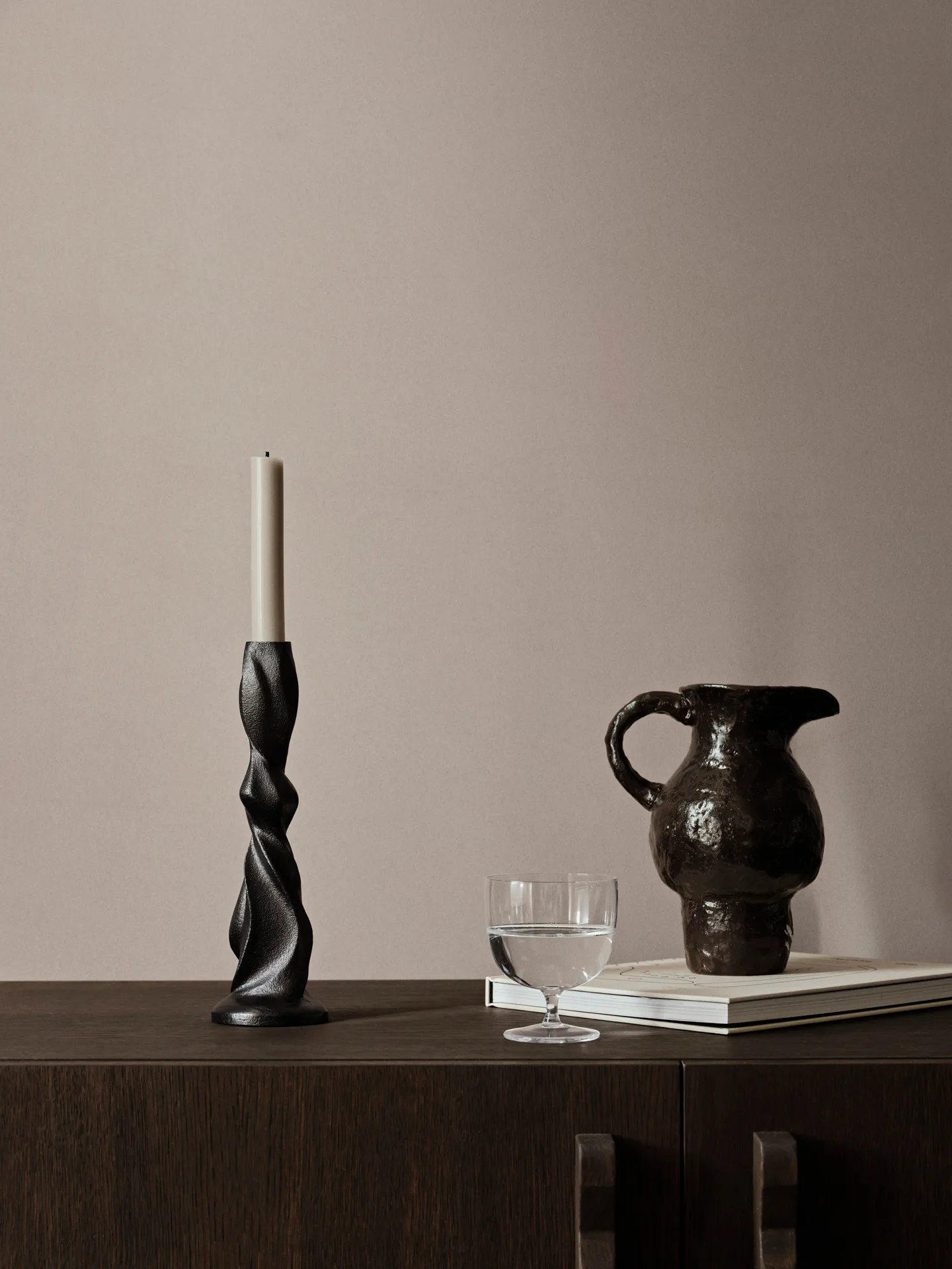 Gale lysestake 25 cm, Blackened Aluminium Ferm Living