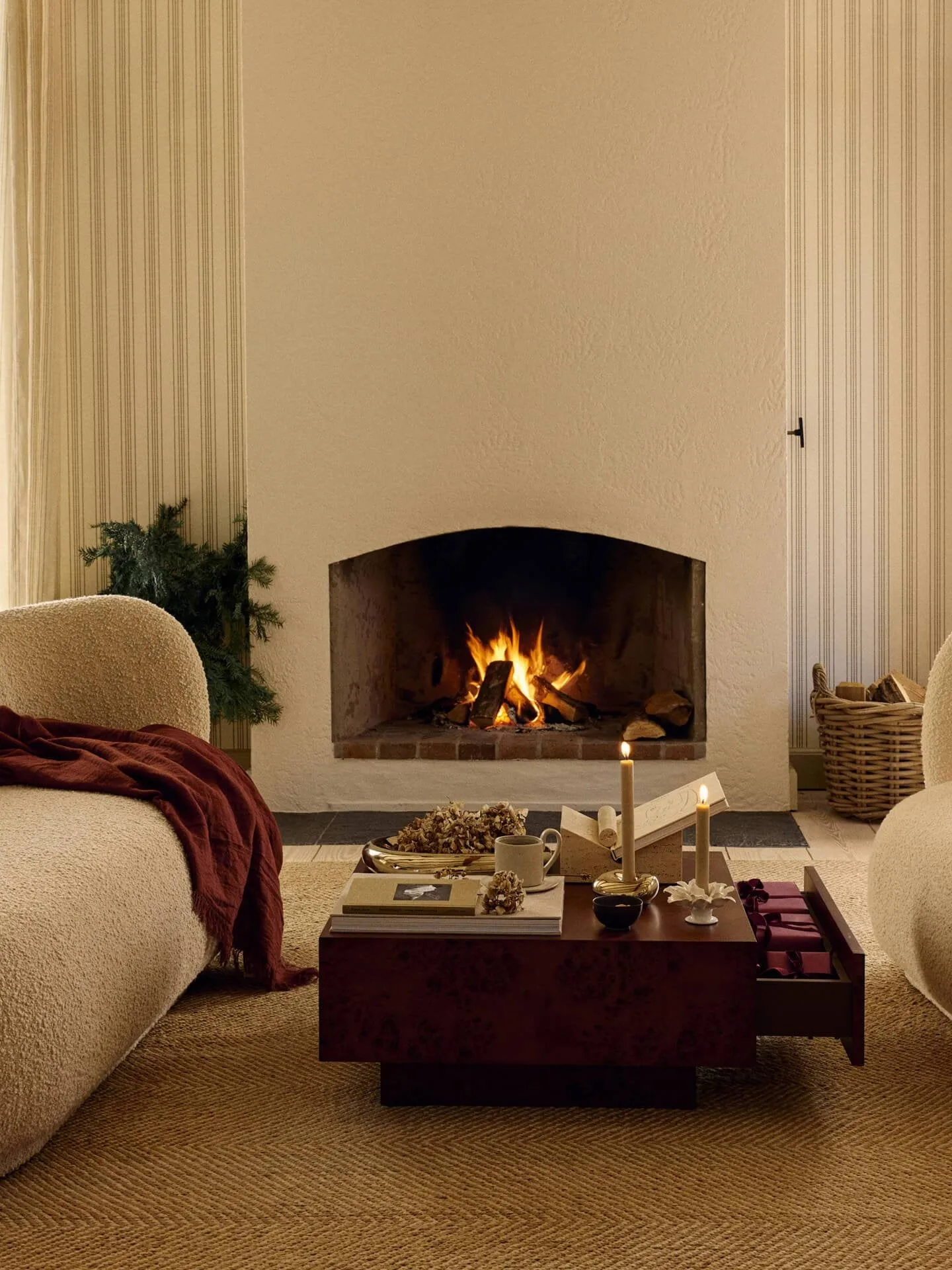 Holly Leaf lysestake, Off-white Ferm Living