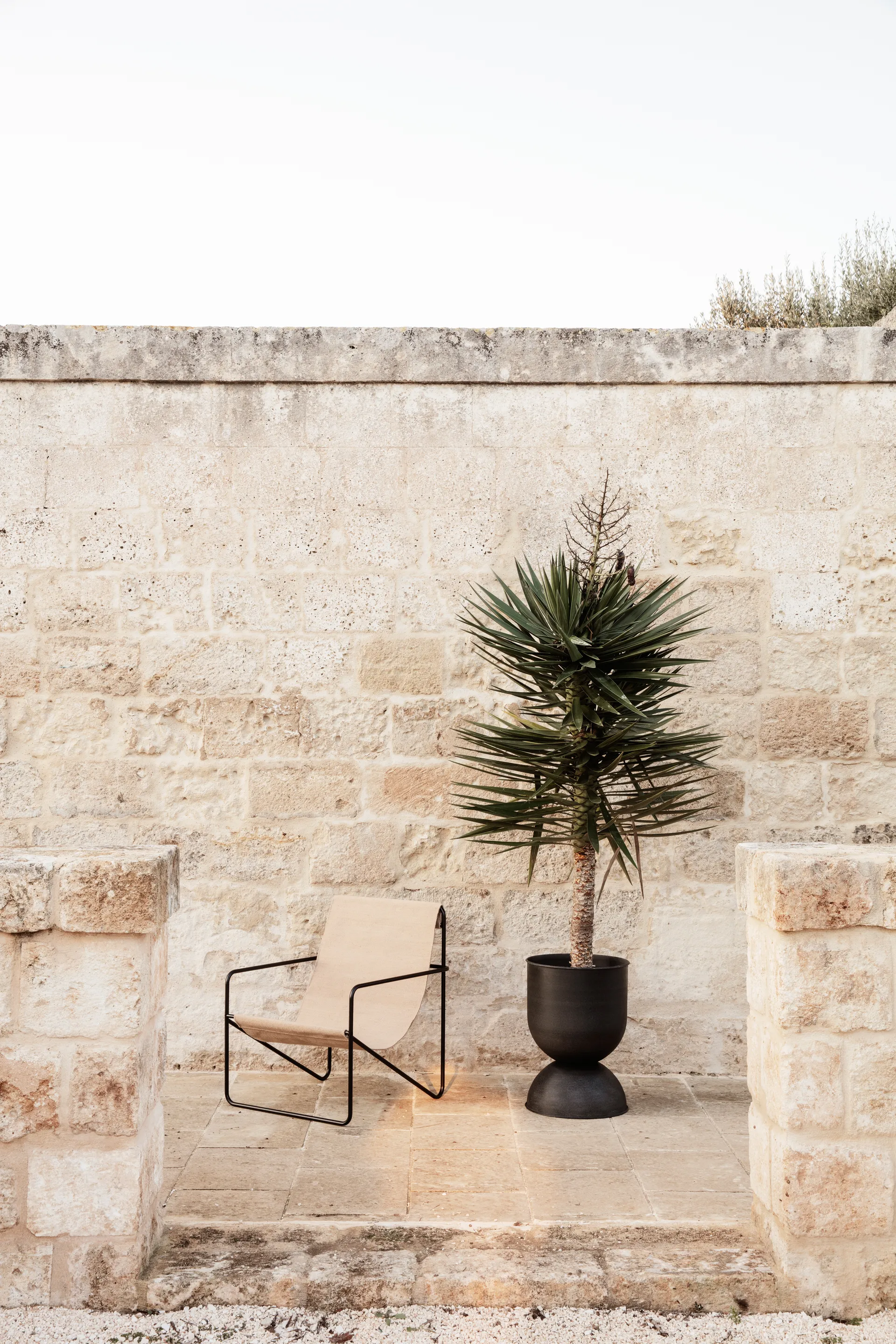 Hourglass krukke medium Ø41 cm, Svart-mørkegrå Ferm Living