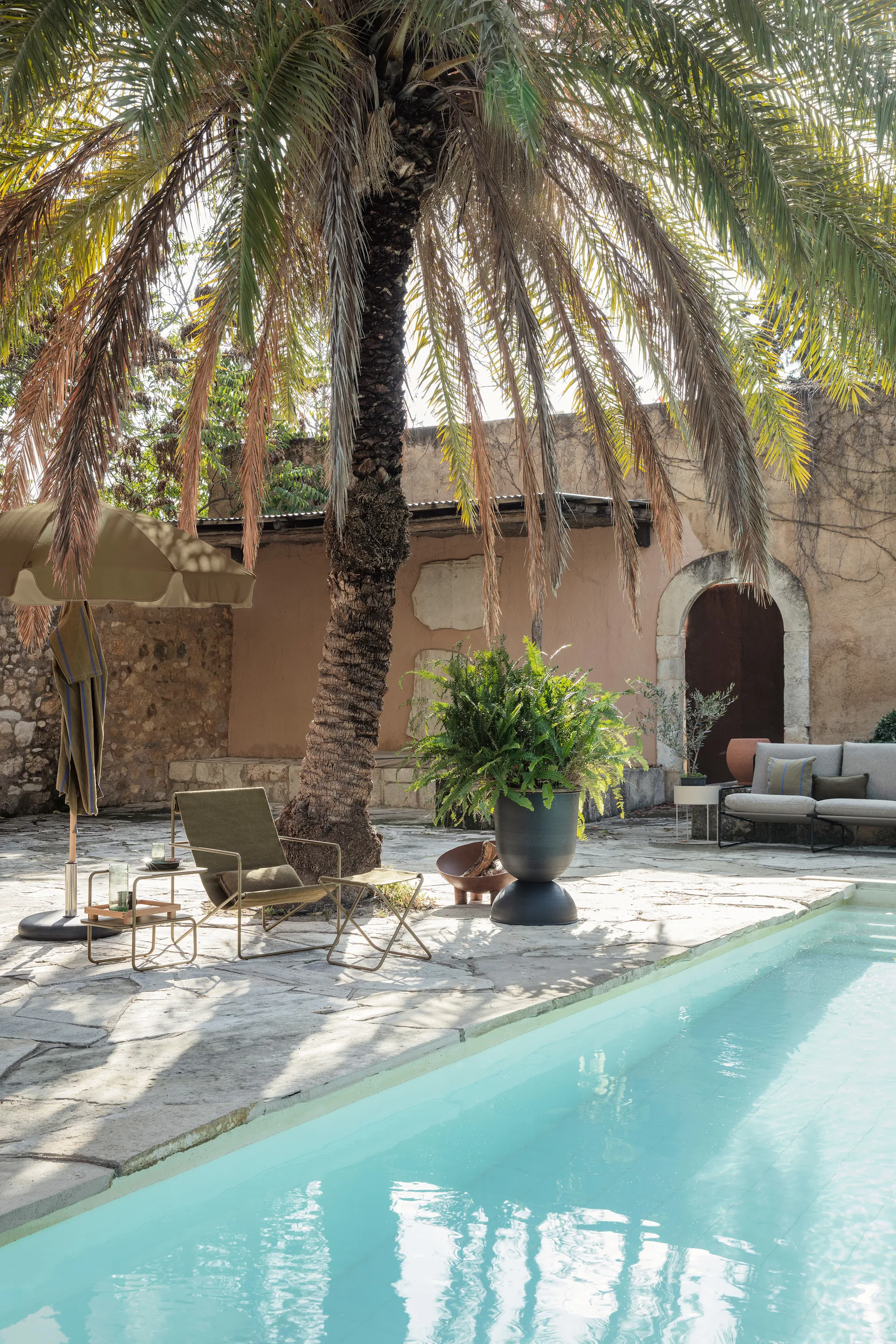 Hourglass krukke stor Ø50 cm, Svart-mørkegrå Ferm Living