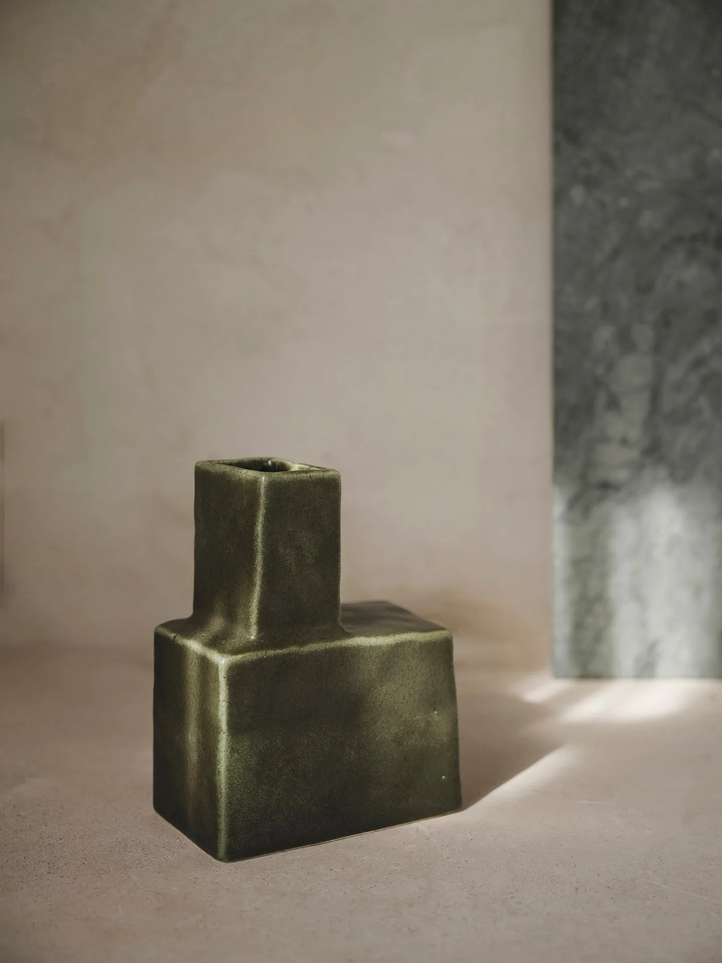 Koa vase H20, Dark sage Ferm Living