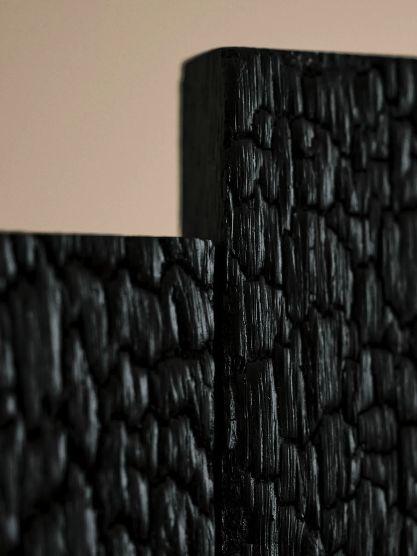 Koh veggskap, Black, 43,5x27,5x81,4 cm Ferm Living