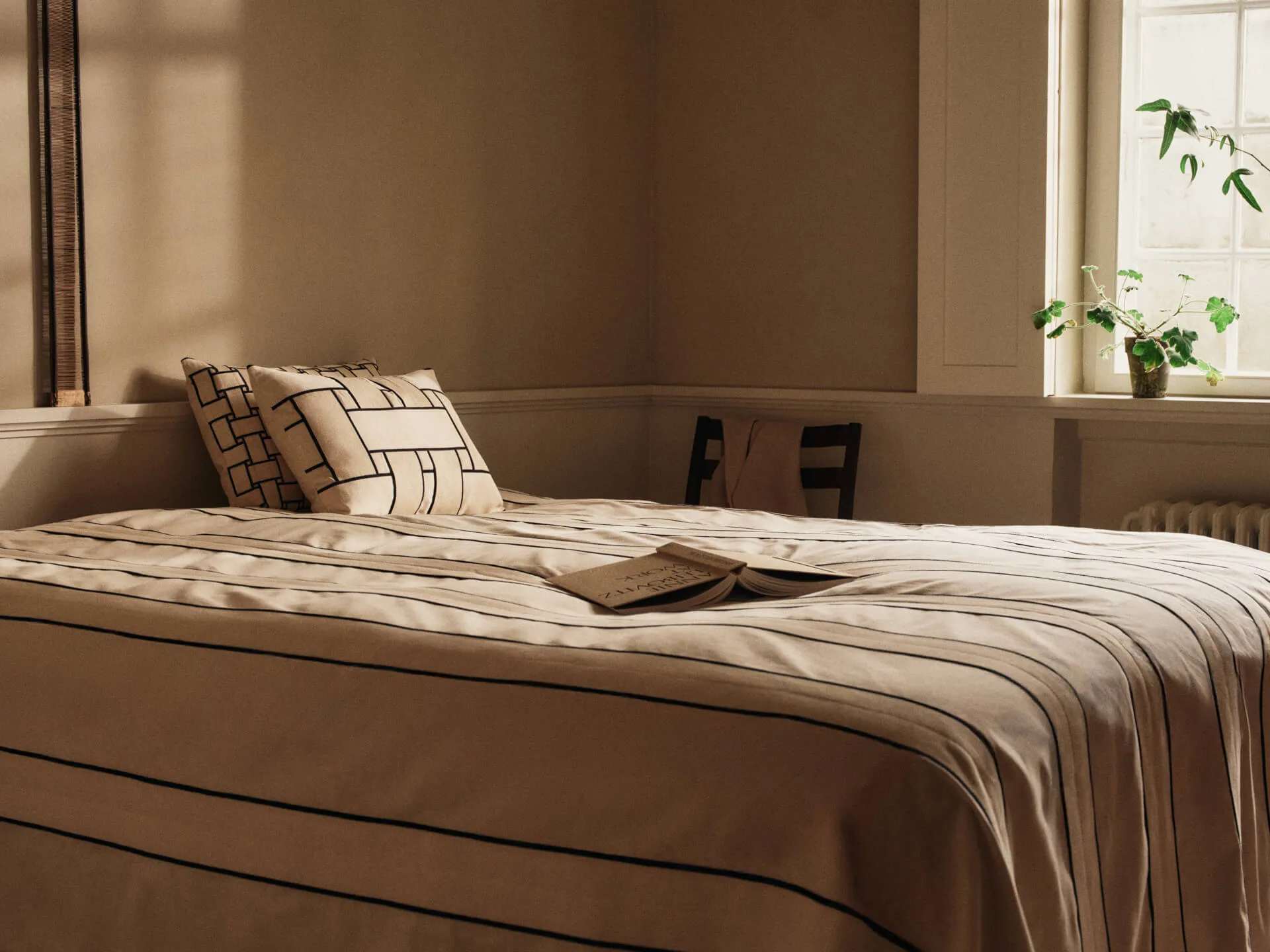 Lattice Offset putetrekk, Off-white-black, 40x60 cm Ferm Living