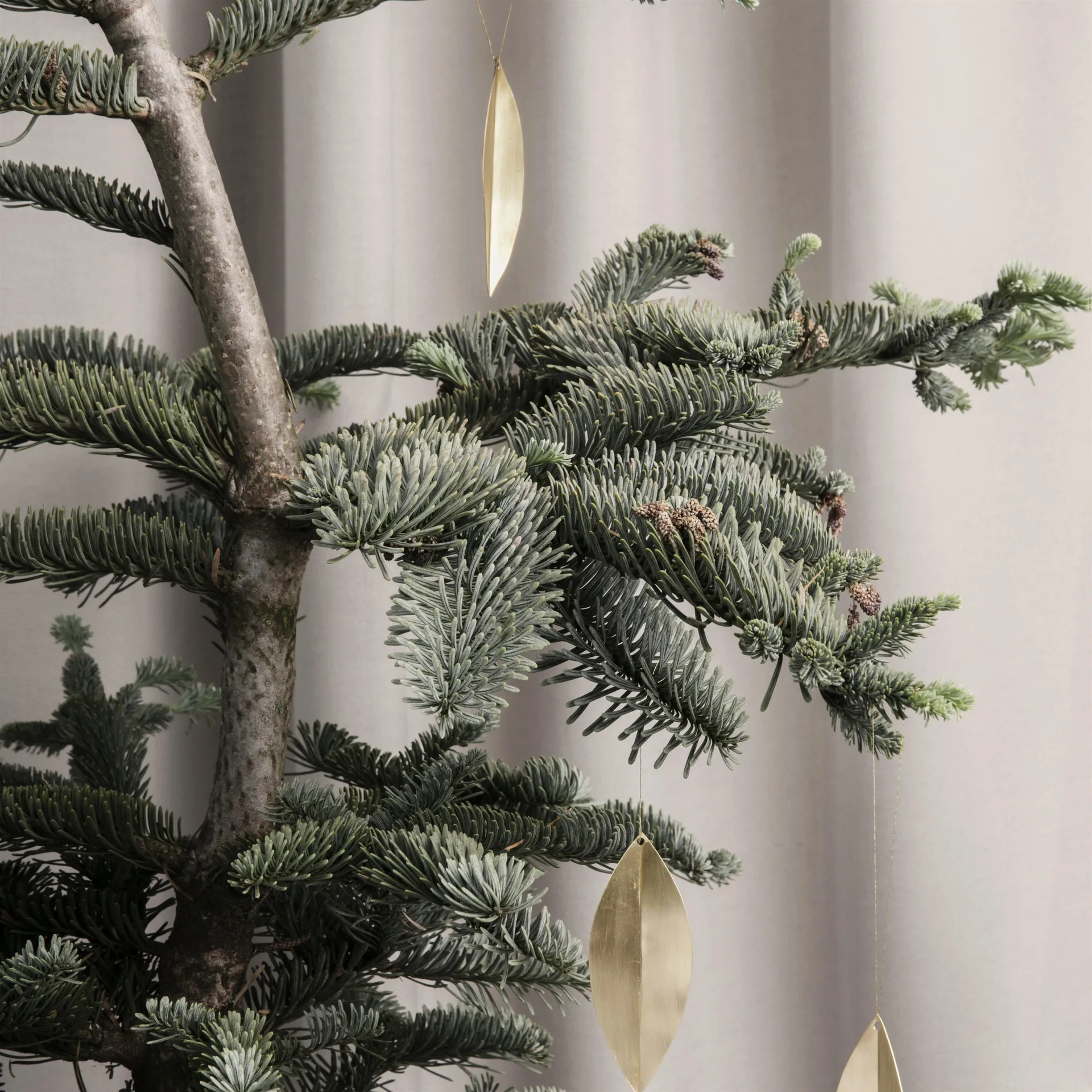 Leaf juletrepynt, Brass, 4-stk Ferm Living