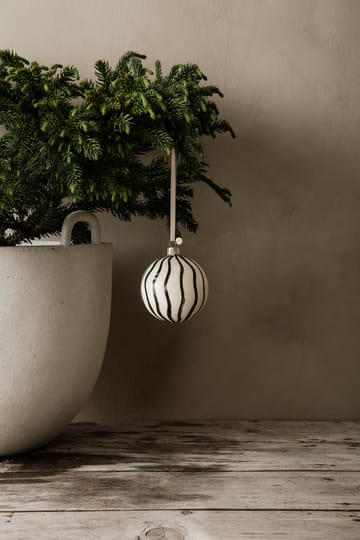 Lines julekuler Ø 8 cm 4-pakning - Grønn - Ferm Living