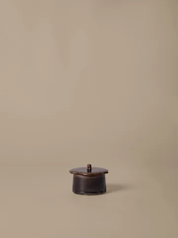 Marnen krukke med lokk - Carob brown, Ø13x7 cm - Ferm Living