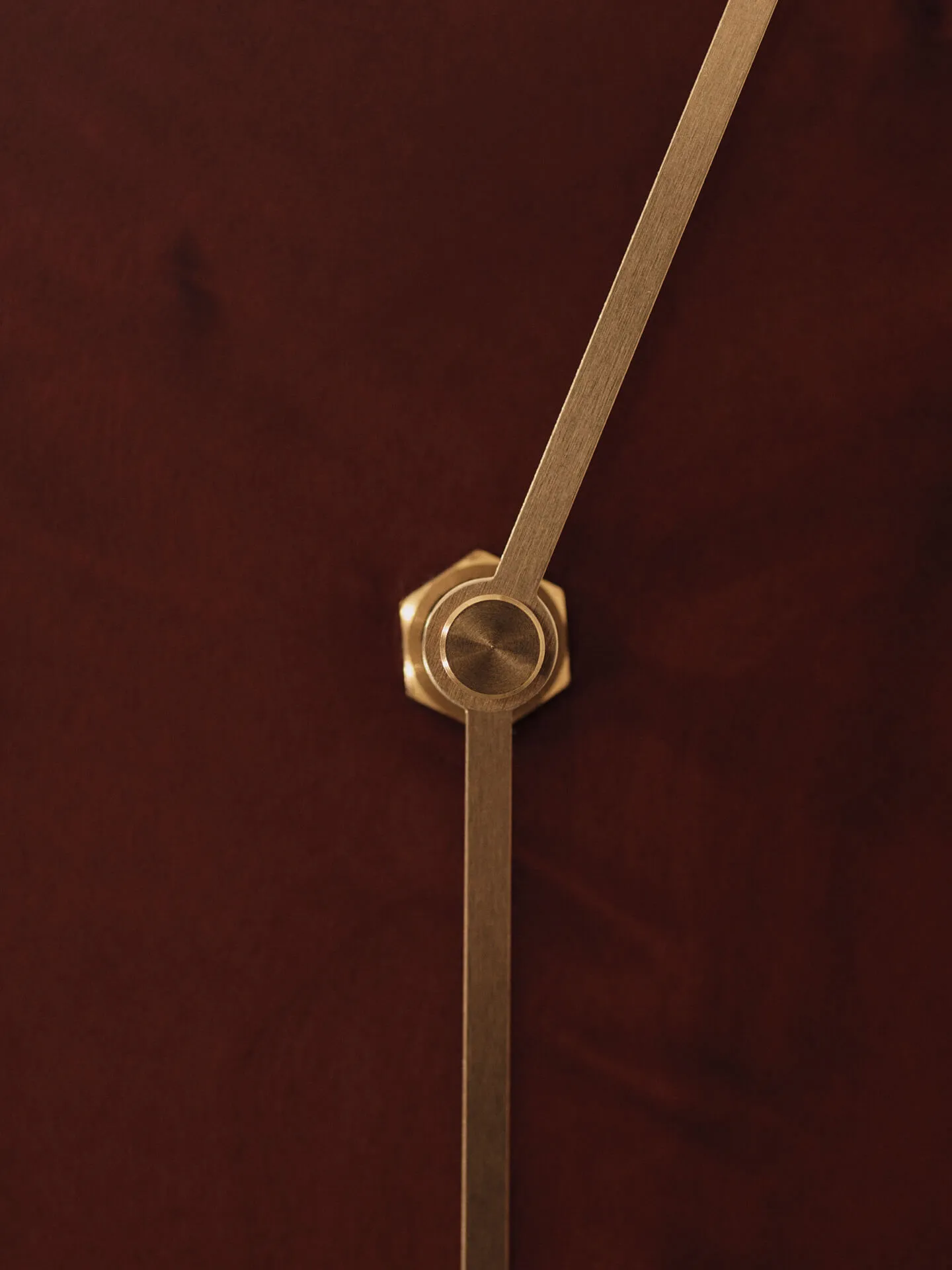 Melt veggklokke 28 x 33 cm, Dark stained burl Ferm Living