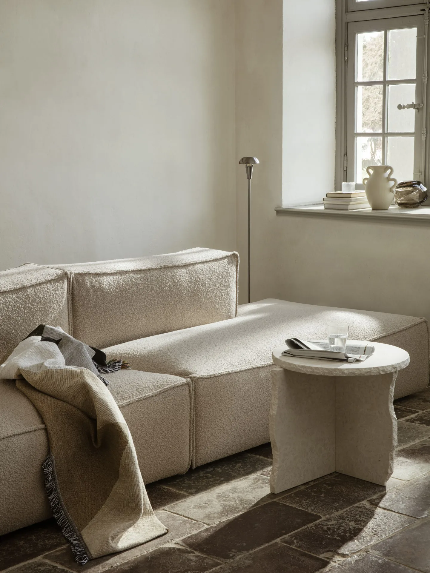 Mineral Sculptural bord Ø 52 cm, Bianco Curia Ferm Living