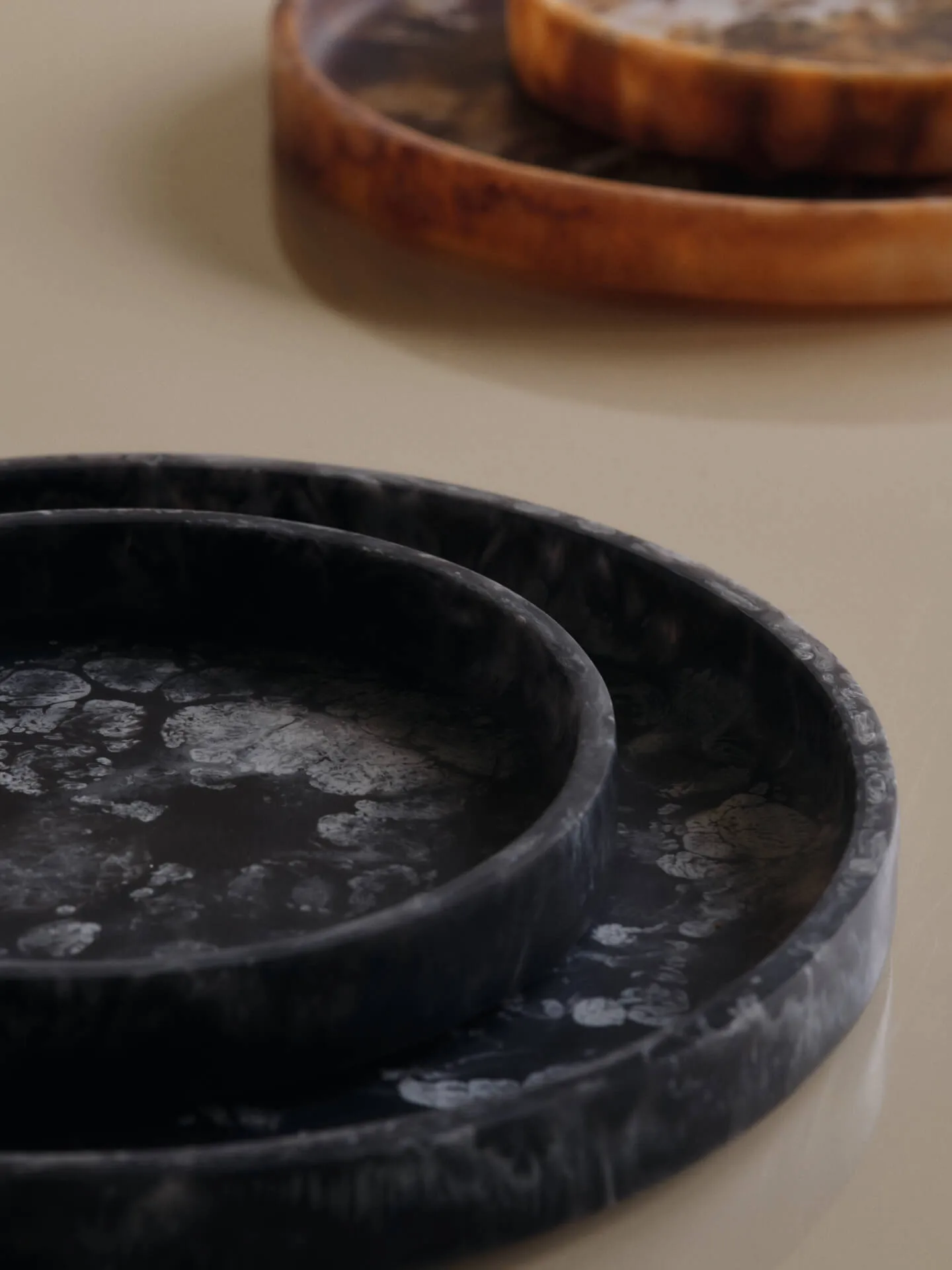 Mist dekorasjonsbrett Ø20 cm, Charcoal Ferm Living