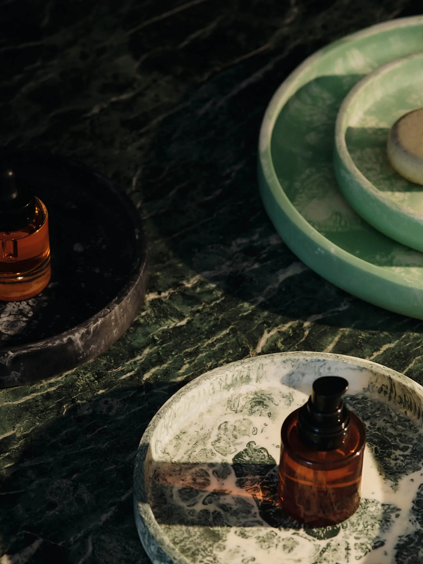 Mist dekorasjonsbrett Ø20 cm, Emerald-off-white Ferm Living