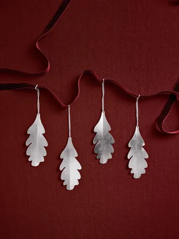 Oak leaf  dekorasjonsanheng 13,5 cm 4-pakning - Silver - Ferm Living