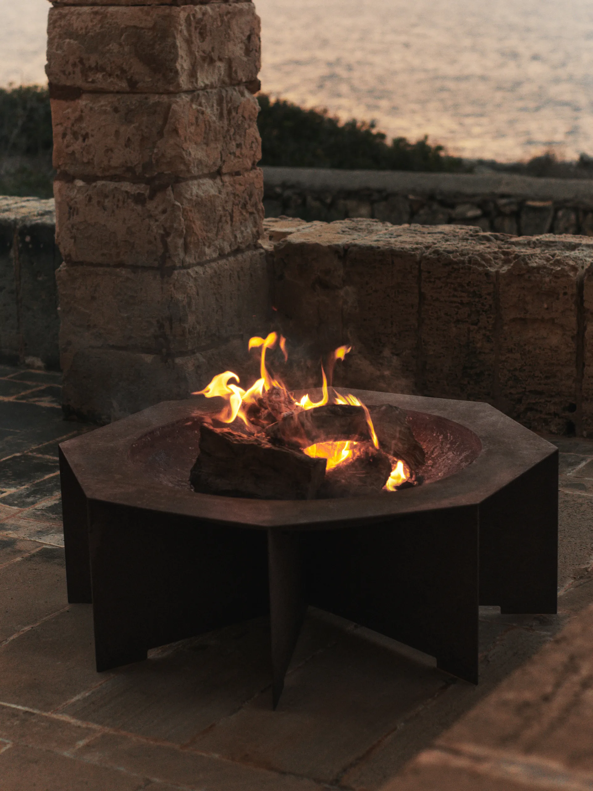Otto fire pit peis, Rust, Ø85,5x29 cm Ferm Living