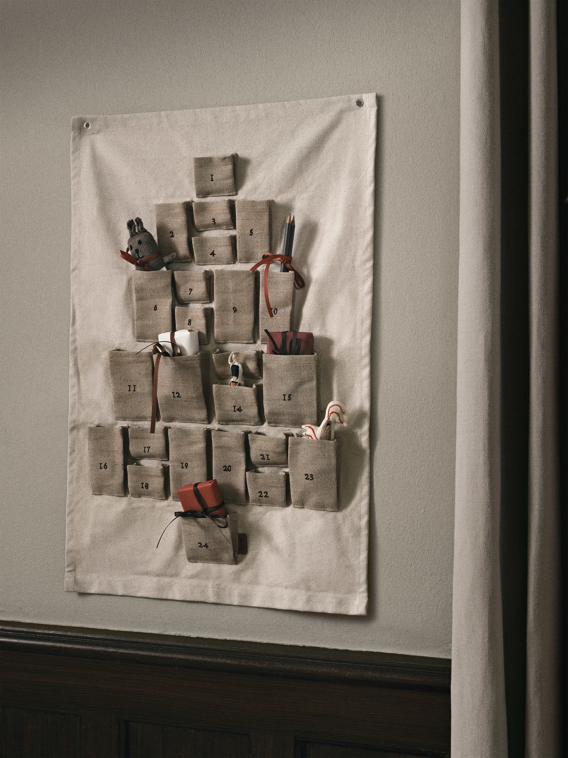 Pine julekalender, Mini 50 x 69 cm Ferm Living