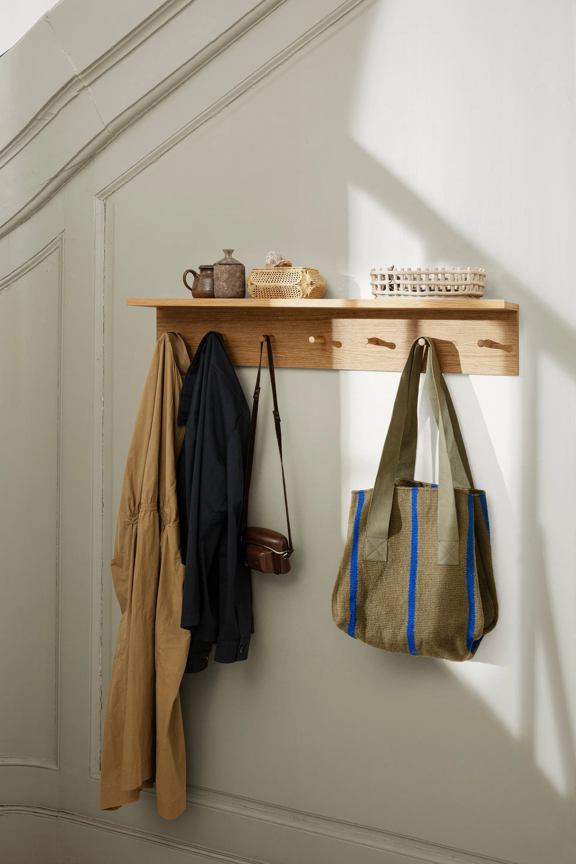 Place Rack knaggrekke hylle eik, Medium Ferm Living