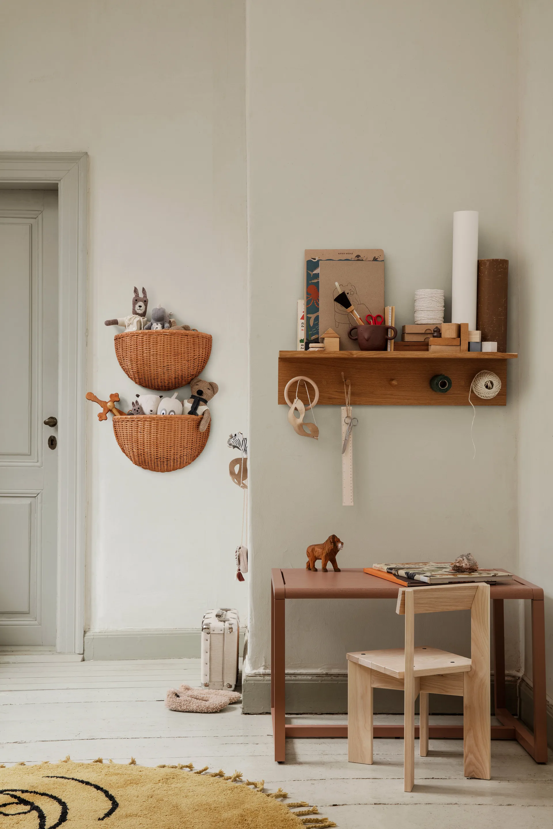 Place Rack knaggrekke hylle eik, Medium Ferm Living