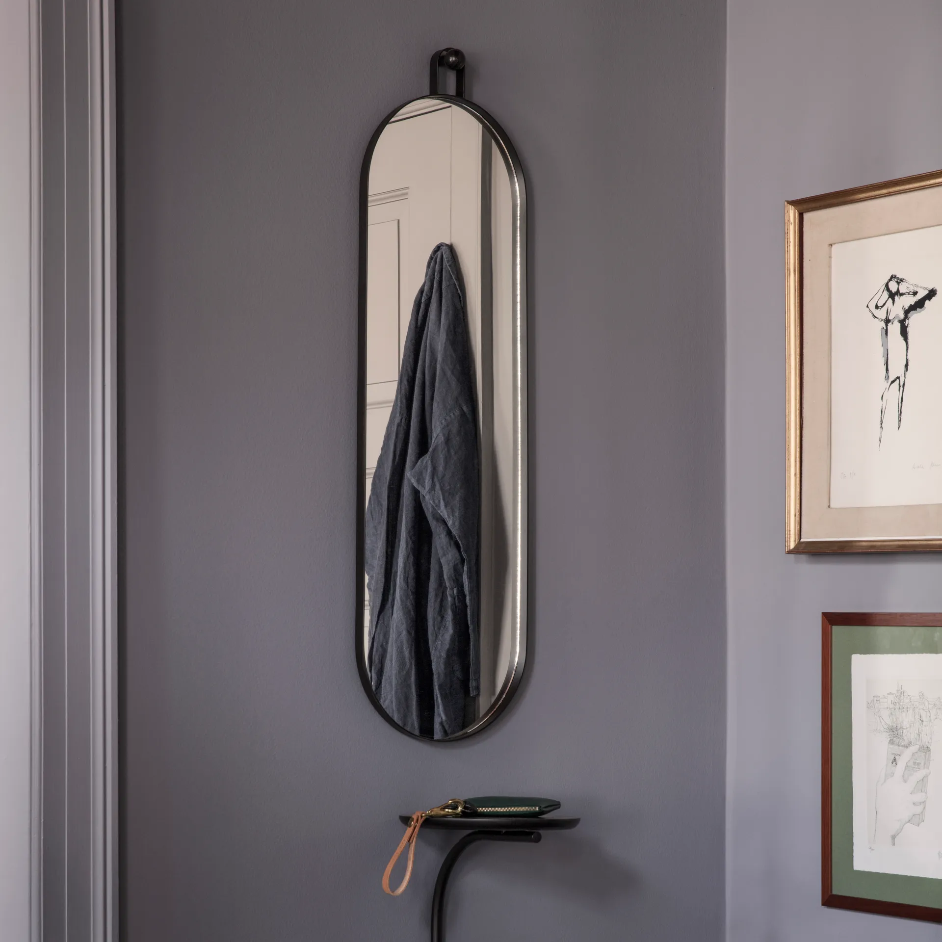 Poise oval speil, svart Ferm Living