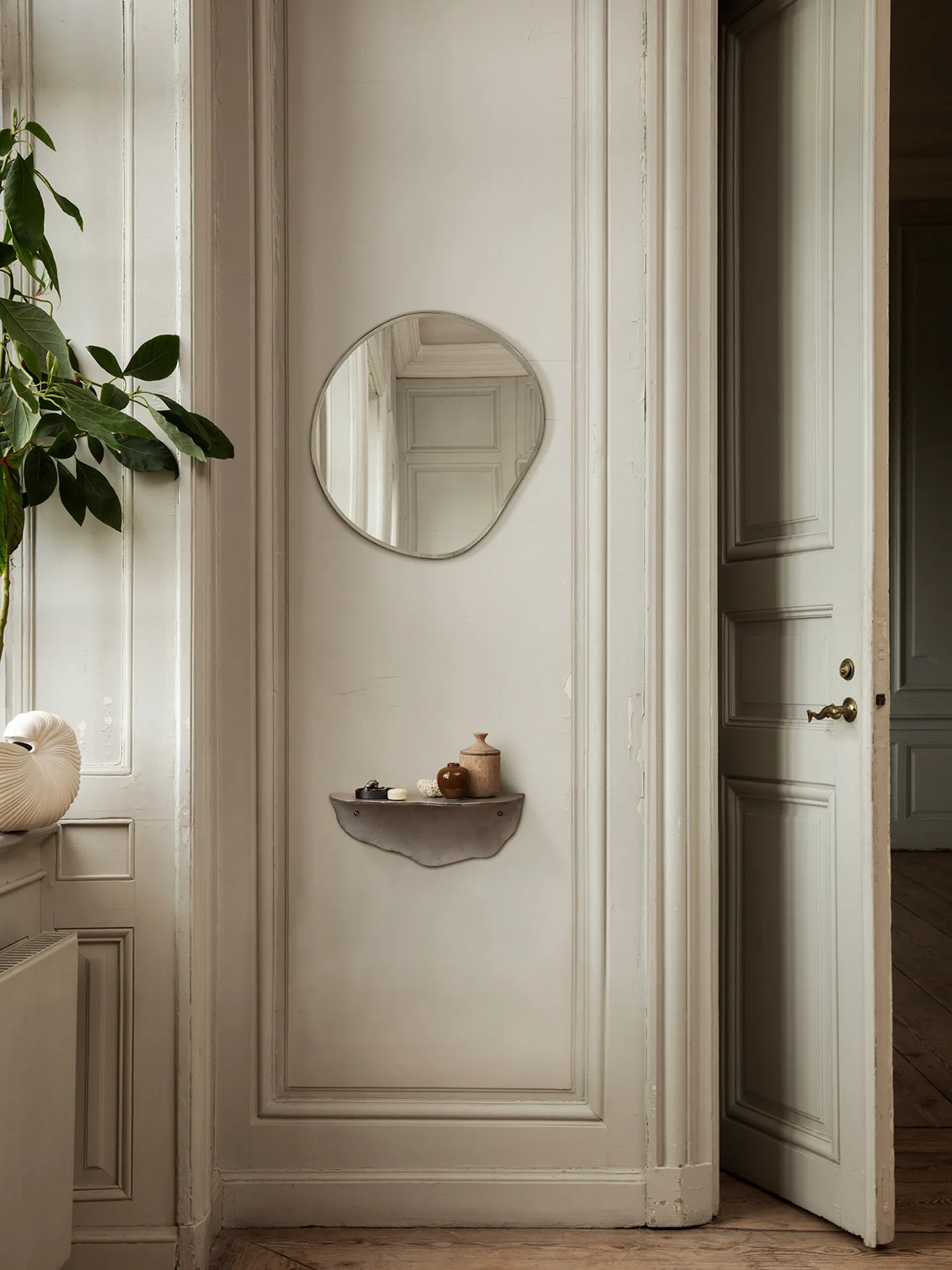 Pond speil, Small dark chrome Ferm Living