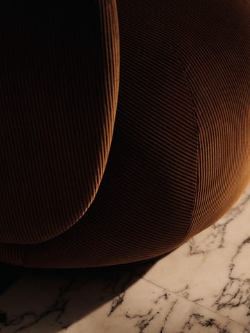Rico lounge chair lenestol swivel - Devoré velvet-Rust - Ferm Living
