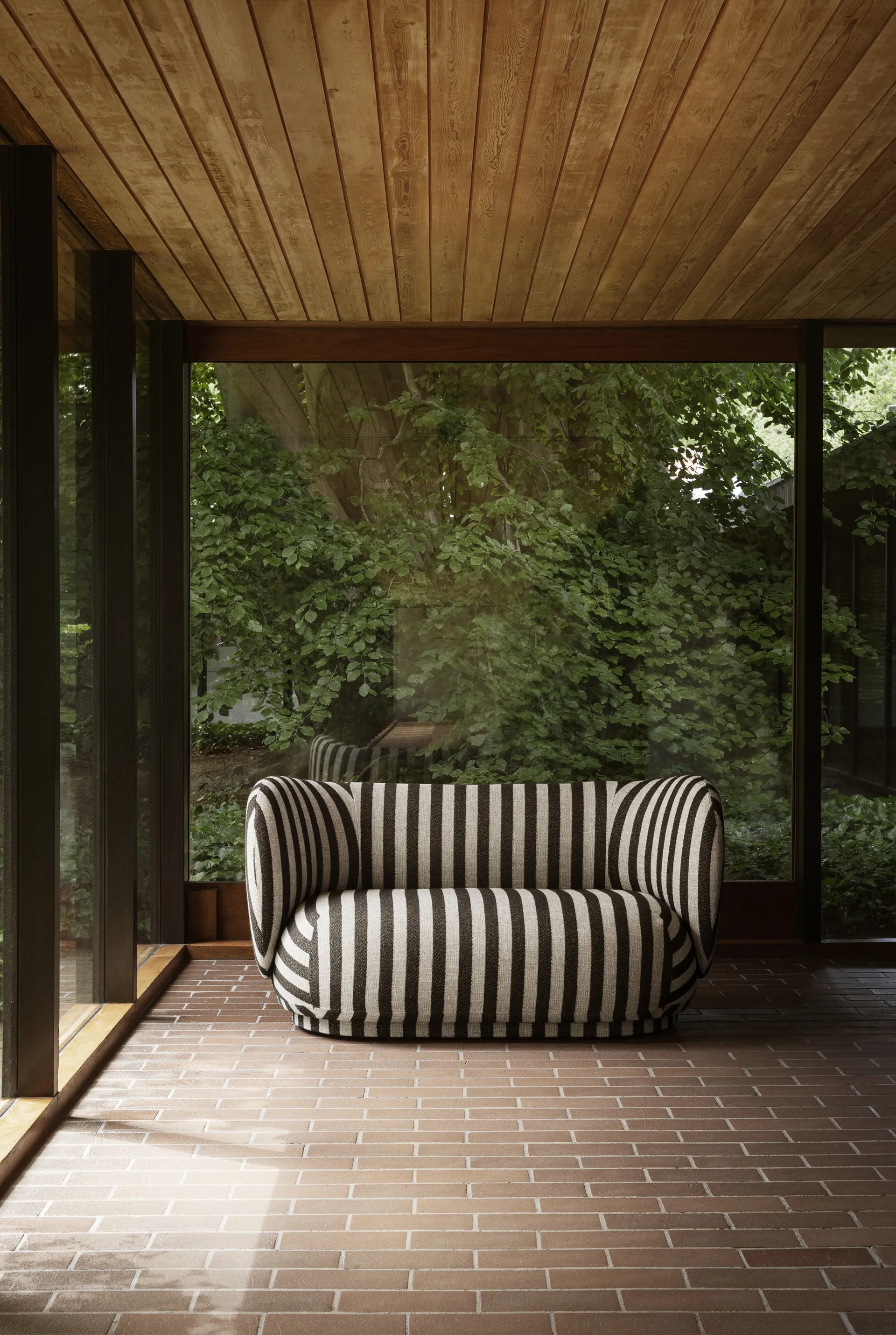 Rico sofa 2-seter, Louisiana sand black Ferm Living