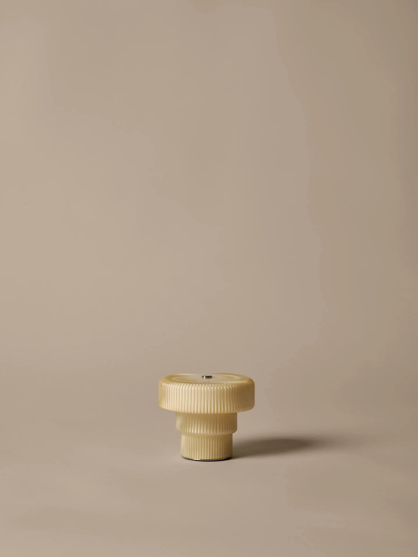 Ripple bærbar bordlampe, Oat, 10 cm Ferm Living