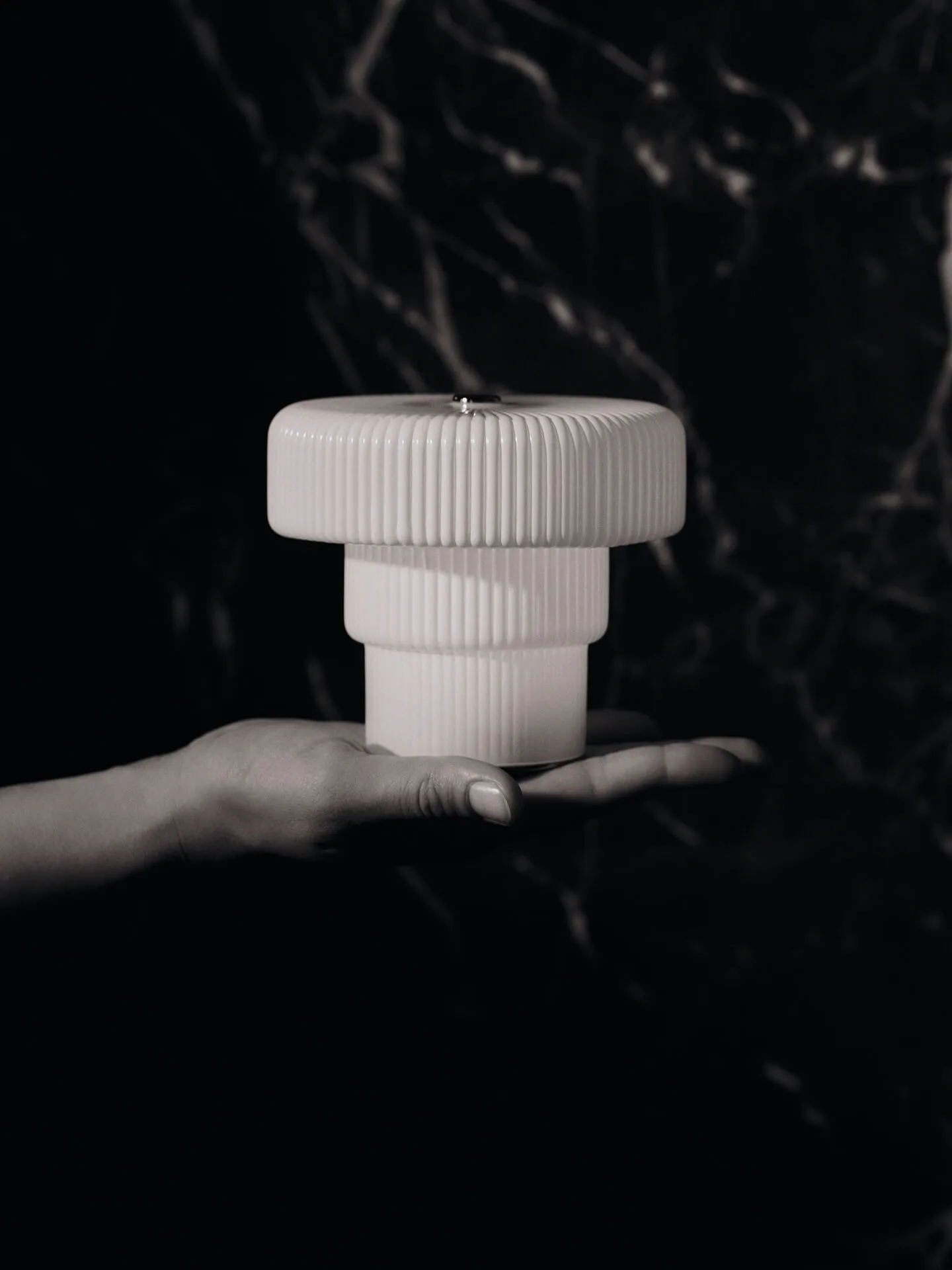 Ripple bærbar bordlampe, White, 10 cm Ferm Living