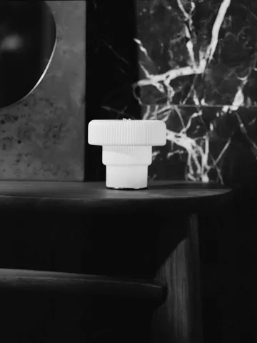 Ripple bærbar bordlampe - White, 10 cm - Ferm Living