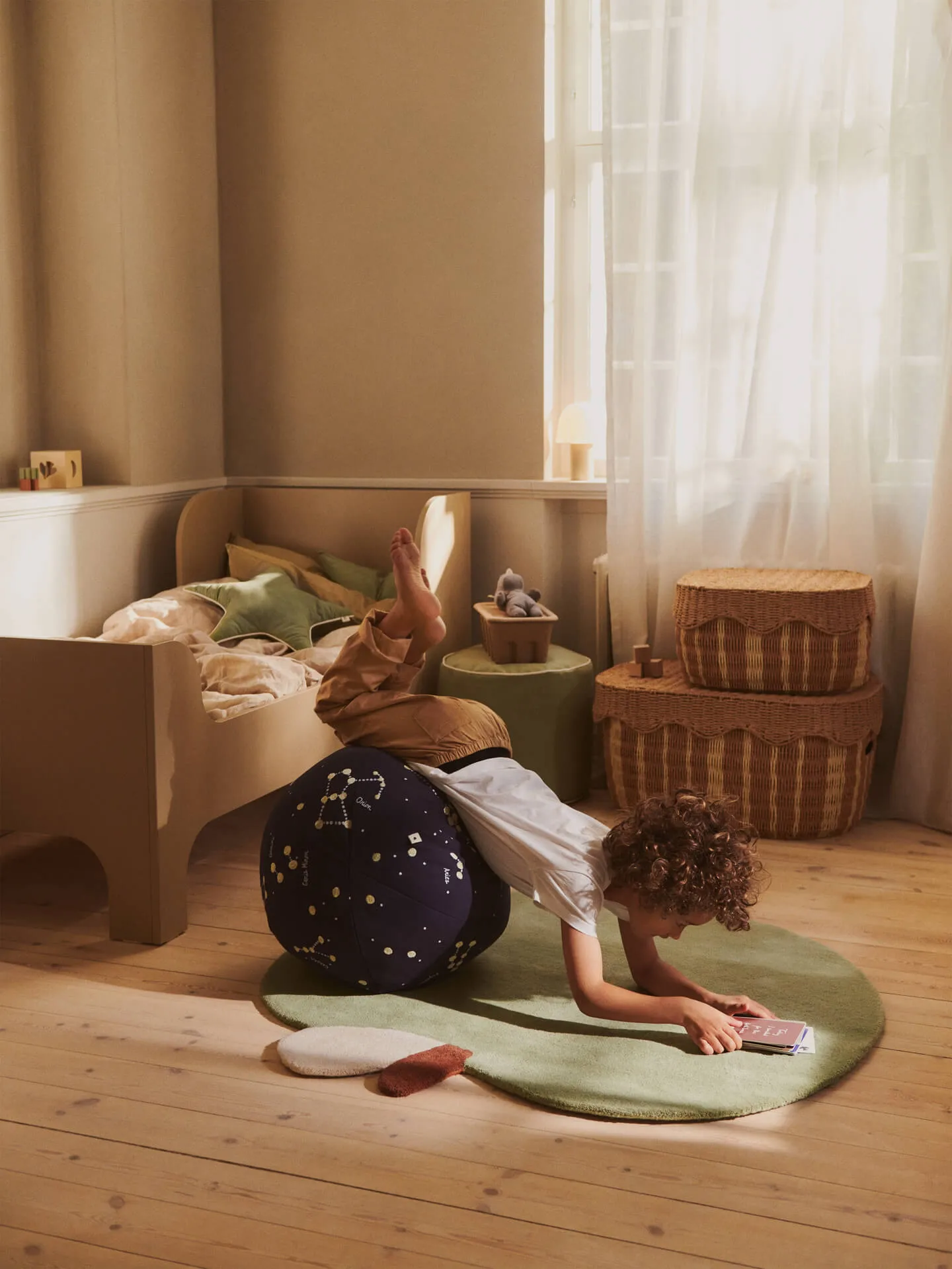 Stille tuftet Apple, Tea Green, 110x110 cm Ferm Living