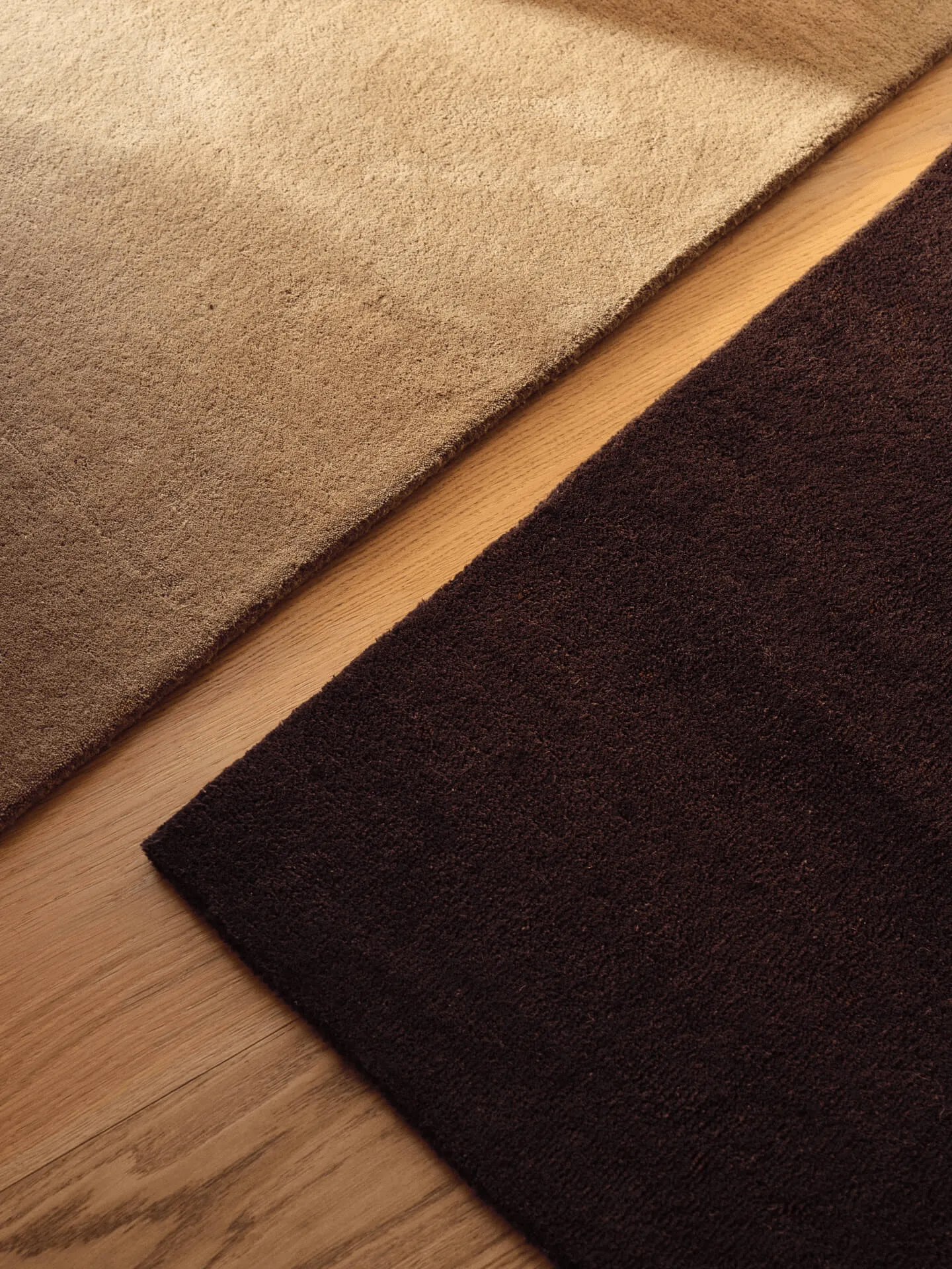 Stille tuftet teppe, Dark pecan, 140x200 cm Ferm Living