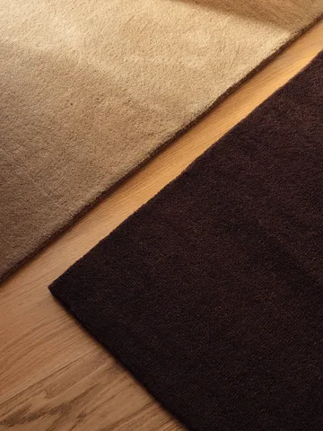 Stille tuftet teppe - Dark pecan, 140x200 cm - Ferm Living
