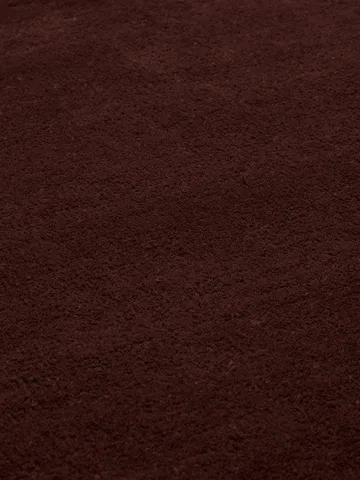 Stille tuftet teppe rundt - Dark pecan, Ø240 cm - Ferm Living