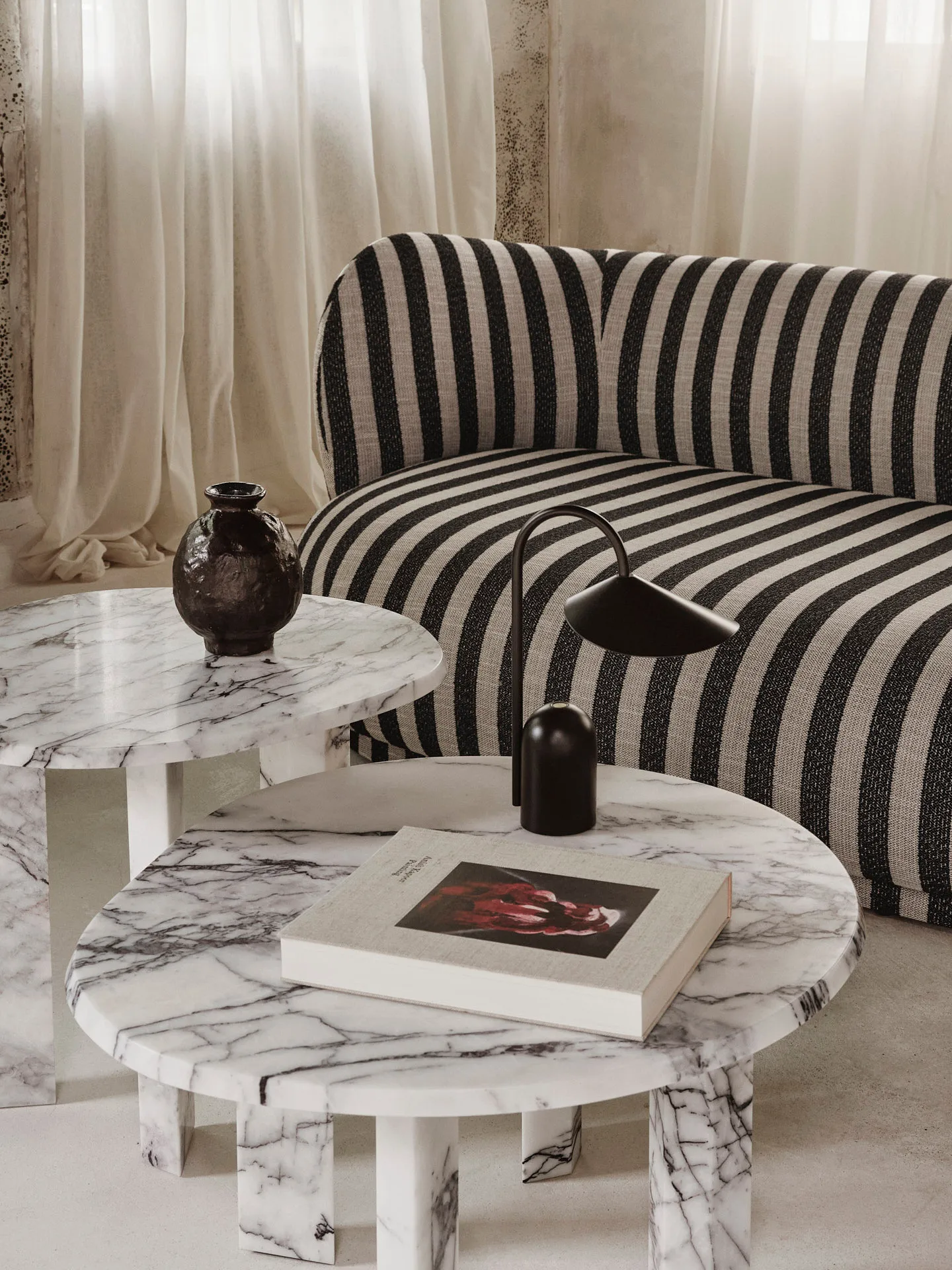 Taula salongbord Ø67x35 cm, White-charcoal Ferm Living