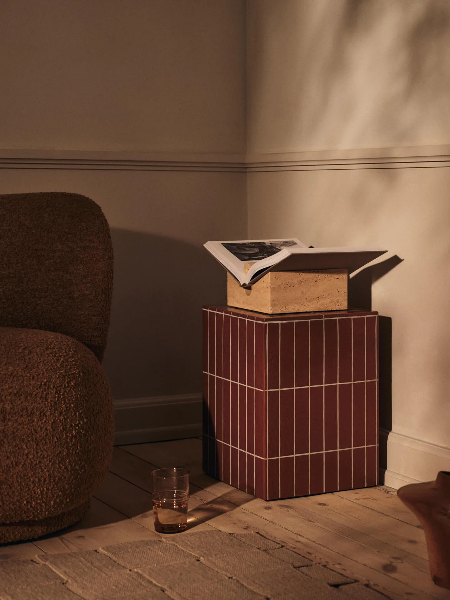 Tvara bokstativ, Travertine, 22x22 cm Ferm Living