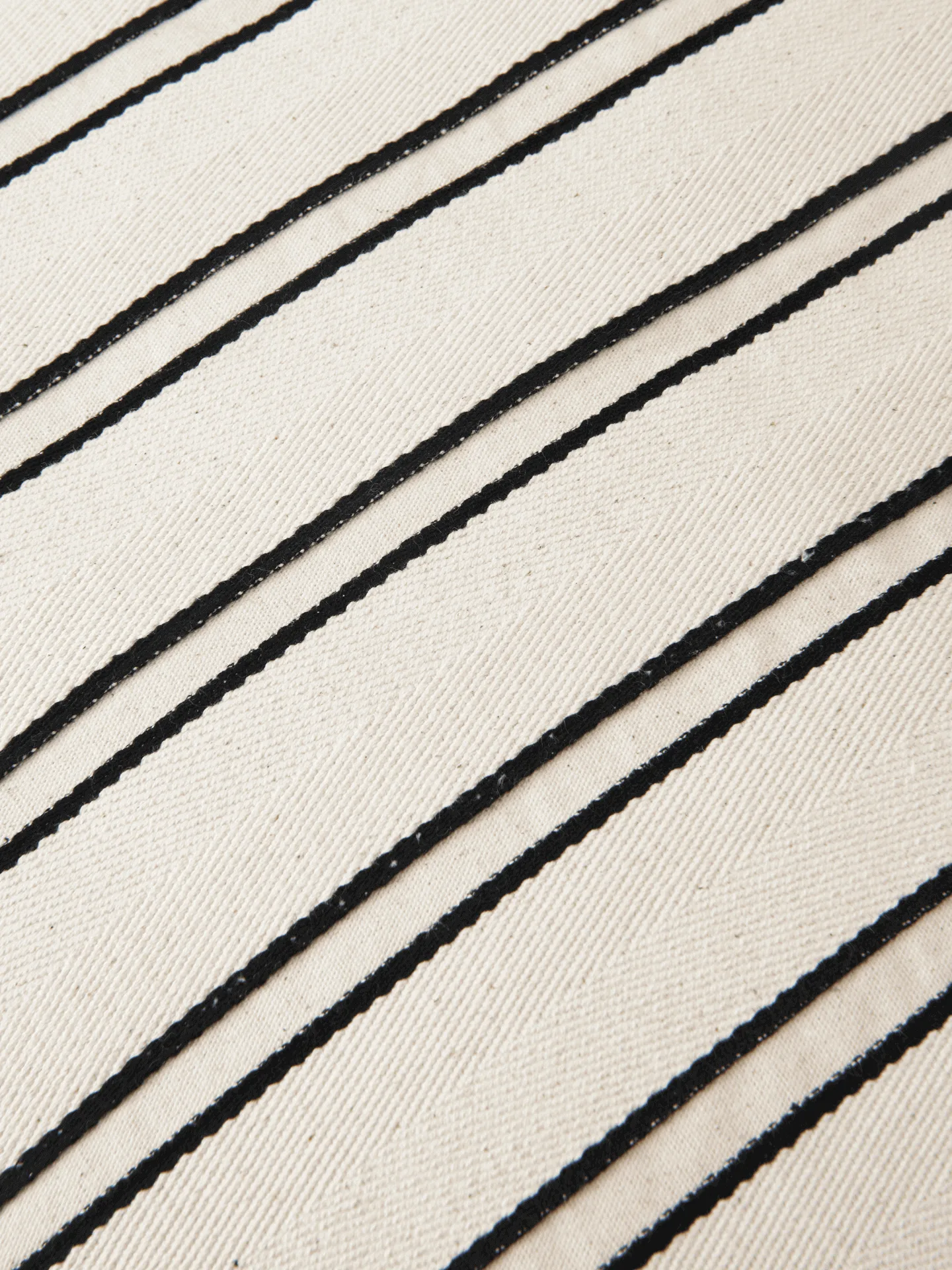 Twill bolster sylinderpute, Off-white-black Ferm Living