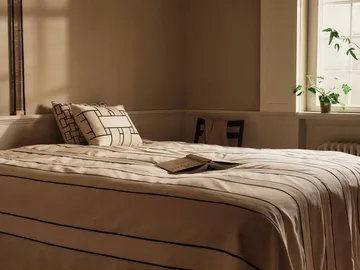 Twill sengeteppe - Off-white-black, 230x260 cm - Ferm Living