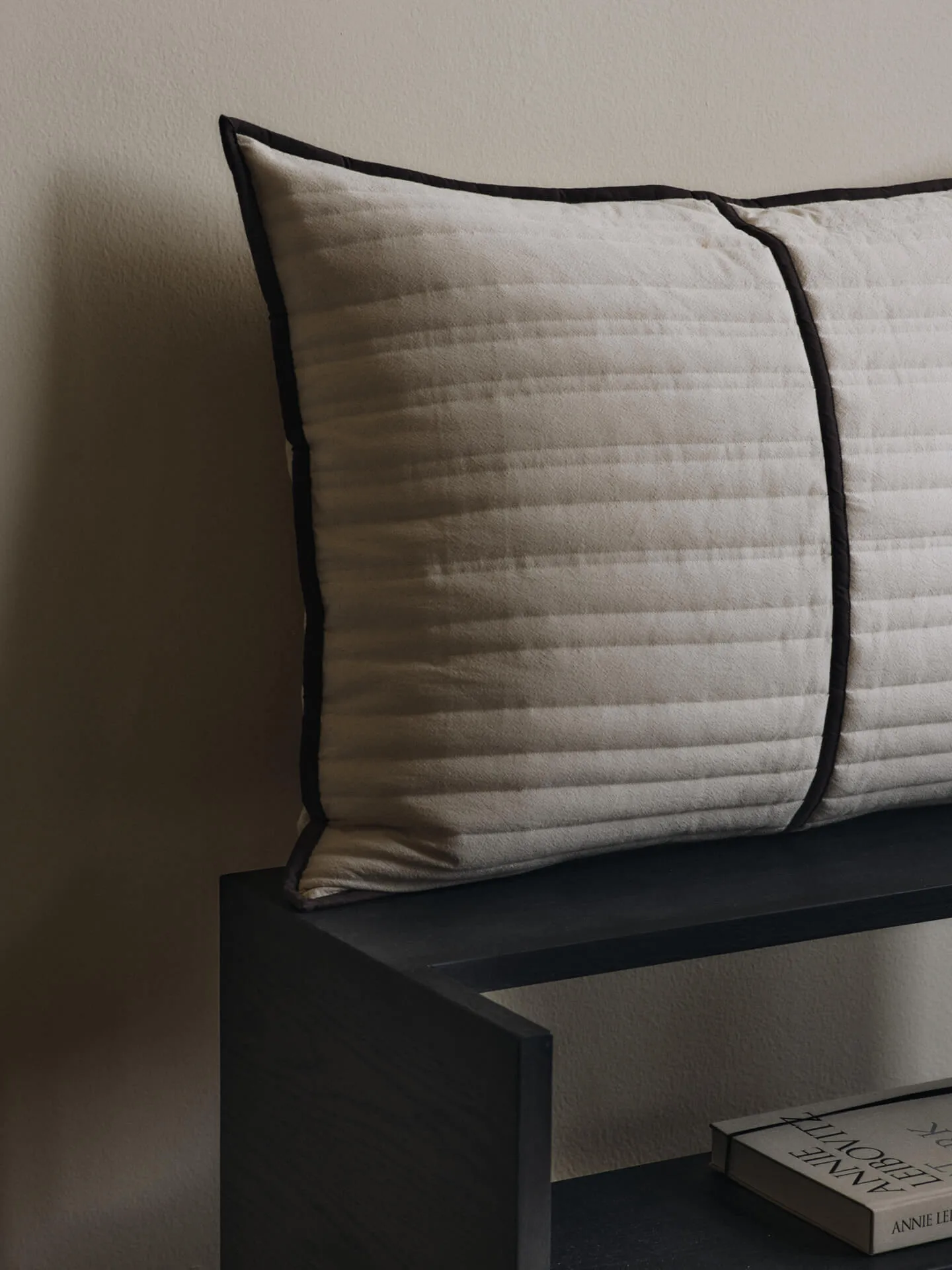 Vari quiltet pute 60x80 cm, Natural-dark chocolate Ferm Living