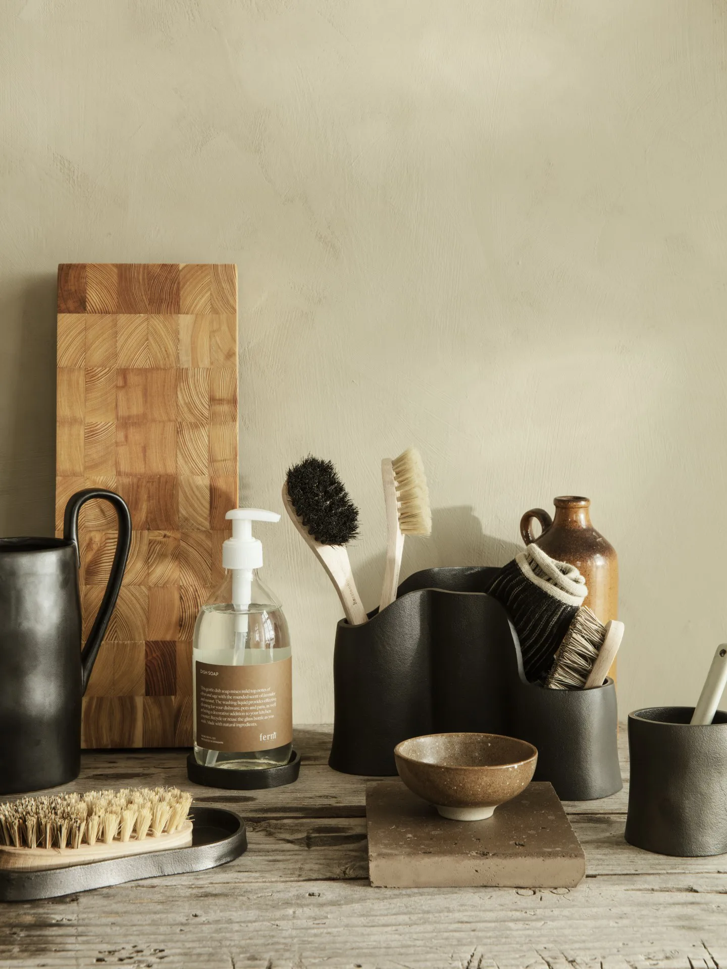 Yama brett oval 9,5 x 19 cm, Sotet aluminium Ferm Living