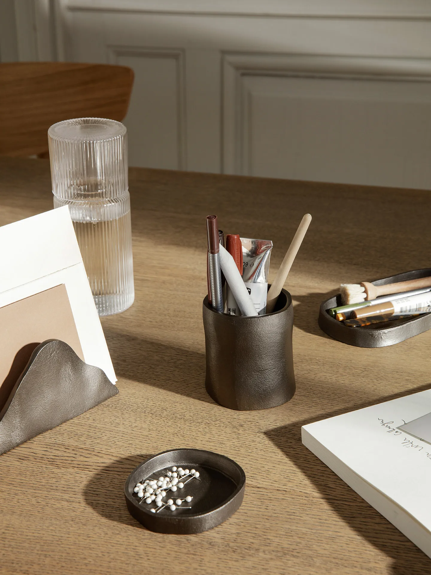 Yama pennstativ small Ø 7,8 cm, Sotet aluminium Ferm Living